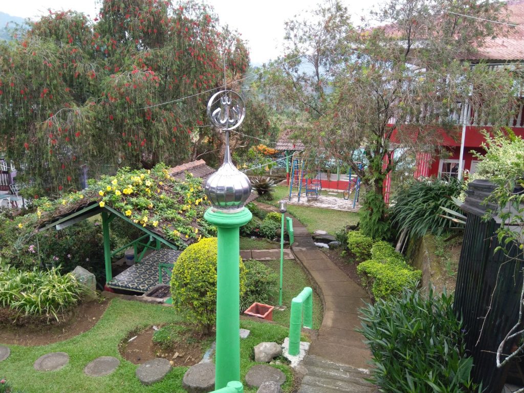 taman dalam komplek Tirtabening